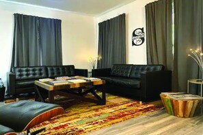 Interior - Cozy Historic home with 2 king size beds in Sanford (Sanford)