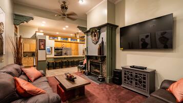 Smart-TV, Kamin, Videospiele, DVD-Player