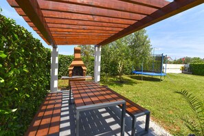 屋外ダイニングエリア