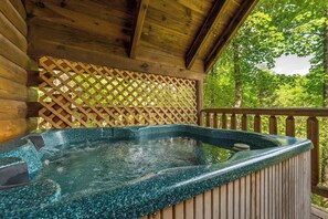 Outdoor spa tub - Private Studio Log Cabin! Hot Tub,Fireplace,Relax! (Sevierville)