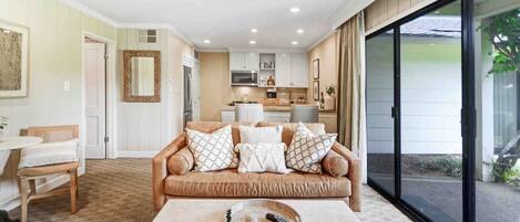 スマートテレビ、暖炉、ステレオ、書斎 / ワークスペース