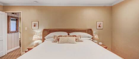 1 soveværelse, skrivebord, strygejern/strygebræt, weekendseng