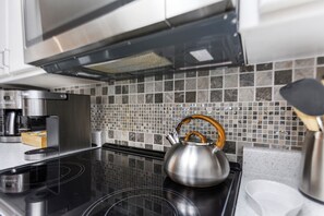 Fridge, microwave, oven, stovetop - Golf, Hike or Bike Sedona at our Gated 2 Bed 2 Bath Resort Condo (Sedona)