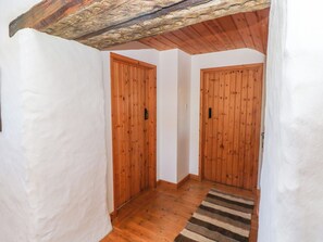 Cottage | Interior - Ty Mellen (Newport)