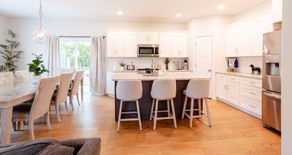 Modern 2 Story Home w/hot tub-2600 sq ft-2 acres