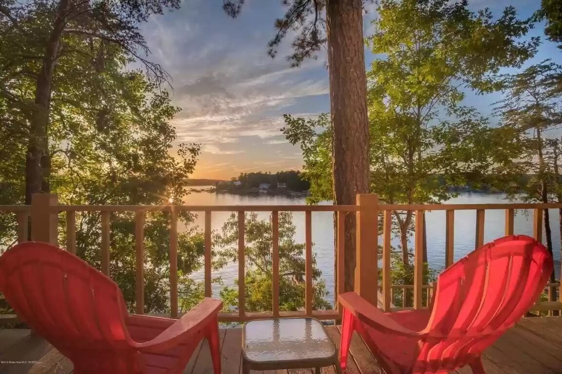 Rare Find! Relaxing Lake house, everything you need!!!