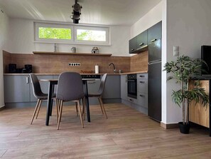 Frigorífic, forn, placa de cuina i rentaplats 