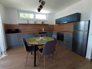 Geladeira, fogão, cooktop, lava-louças