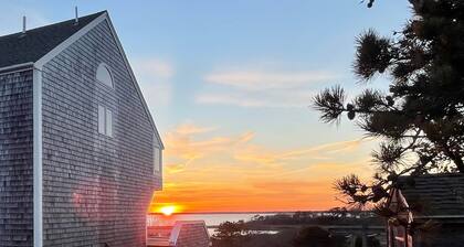 Chappaquiddick Getaway with stunning Ocean Views, walk to the beach