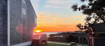 Chappaquiddick Getaway with stunning Ocean Views, walk to the beach