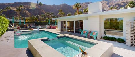 Et oppvarmet basseng