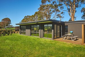 Outdoor dining - Gracie's Lane Villa 2 (Main Ridge)