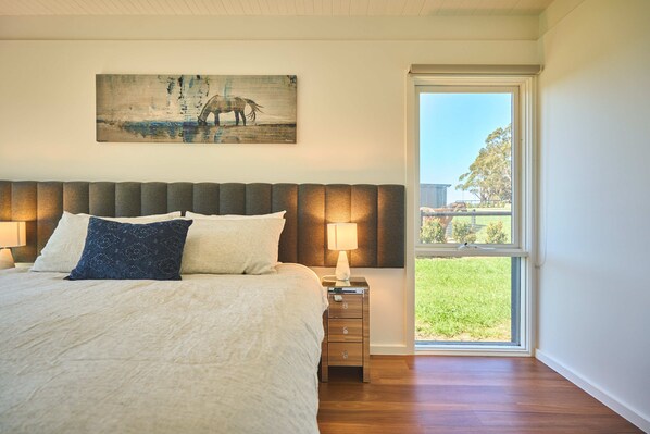 2 bedrooms, iron/ironing board, WiFi, bed sheets - Gracie's Lane Villa 2 (Main Ridge)