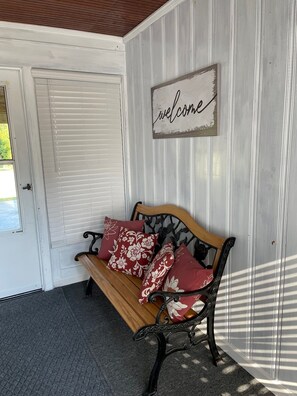 Interior - Centrally located local wineries, GOTL, and Spire. Walk to winery, coffeehouse (Geneva)
