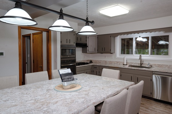 Frigorífic, microones, forn i placa de cuina