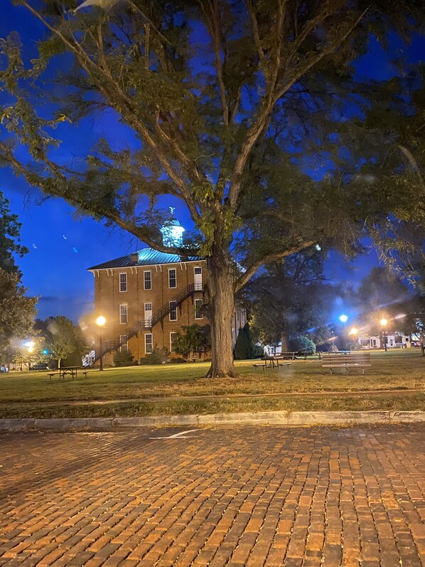 Exterior - Entire aptmt in peaceful, secluded neighborhood! (Sunbury)