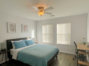 4 bedrooms, desk, iron/ironing board, free WiFi - 4-Bedroom 2.5-bath Villa Near UTSA Six Flags and Sea World (San Antonio)