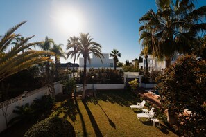 Property grounds - Family house with pool, terrace and panoramic views near the sea, Marbella (Marbella)