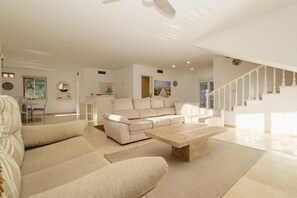 TV, fireplace - Family house with pool, terrace and panoramic views near the sea, Marbella (Marbella)