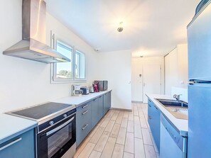 Microondas, horno, lavavajillas y tostadora