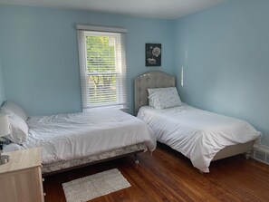 4 bedrooms, free WiFi, bed sheets - Minutes from Niagara Falls in a Historic Village (Lewiston)