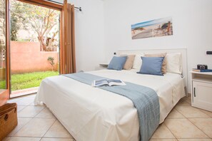 1 bedroom, iron/ironing board, bed sheets - Lovely apartment in Residence with pool (Santa Teresa Gallura)