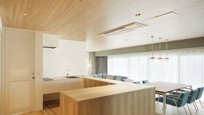 ห้องดีลักซ์, ปลอดบุหรี่ | ครัวส่วนตัว | ตู้เย็น, ไมโครเวฟ, เตาอบ, กาต้มน้ำไฟฟ้า
