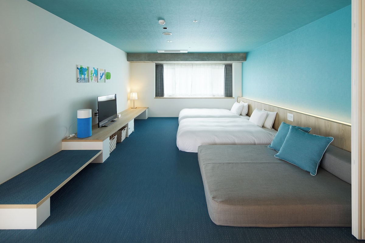 In-room safe, desk, laptop workspace, blackout drapes