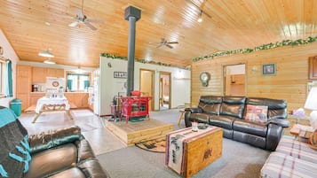 TV, fireplace, DVD player, books