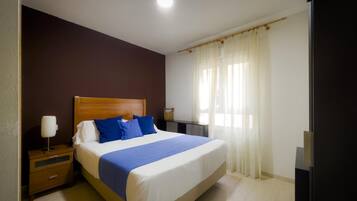 3 slaapkamers, een strijkplank/strijkijzer, reisbedje, gratis wifi