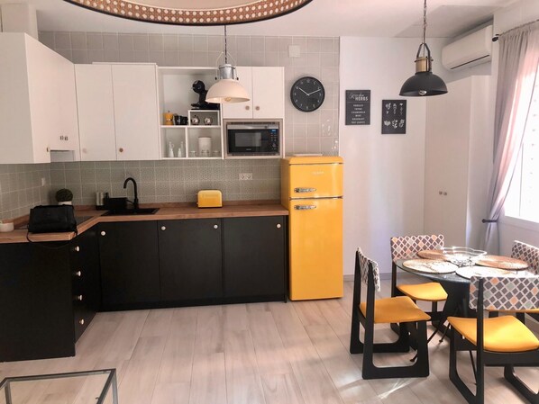 Fridge, microwave, oven, stovetop