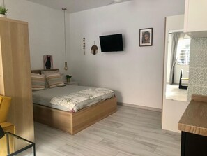 1 bedroom, iron/ironing board, travel cot, free WiFi