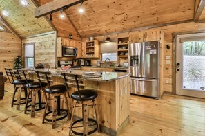 Fridge, oven, stovetop, dishwasher