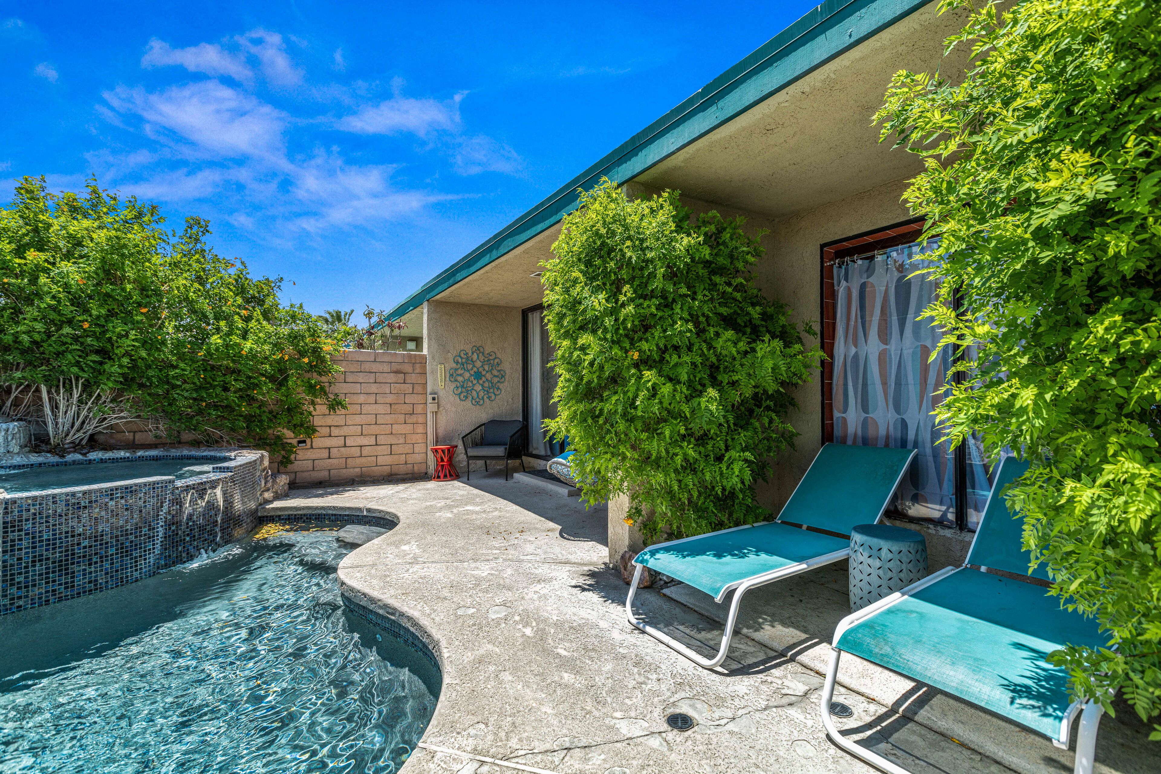 Casa De Anza contemporary townhouse with private pool/spa - 2 miles to downtown