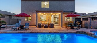 San Tan Valley: Ideal for Golfers/Hikers/Bikers, Pvt Htd POOL, Spa, Covered Patio, 2 Bikes