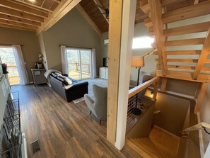 Smart TV - Little Hickory Top - Mountain Side Modern Cabin (Candler)