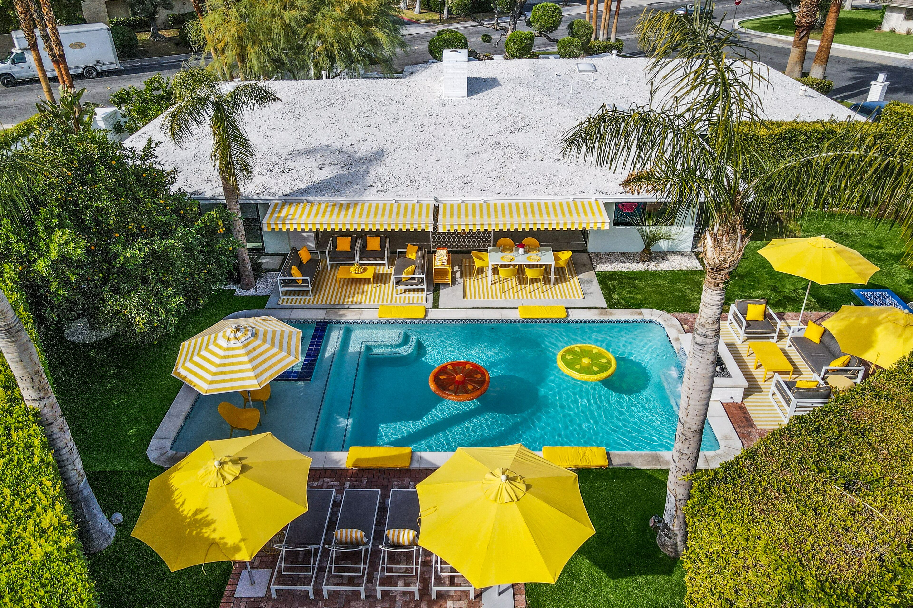 Designer gem with private pool, spa, golf course & mountain views