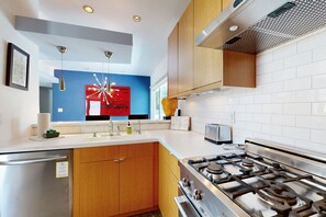 雪櫃、微波爐、焗爐、咖啡機/沖茶器