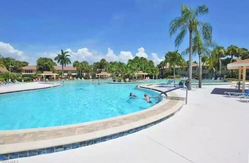 Amazing Condo in East Naples within 10 Mins to Downtown and white sands beach