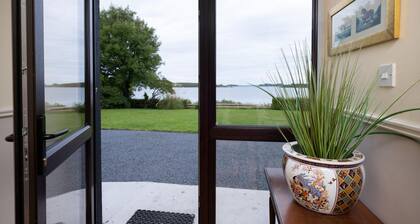 Cottage 431 - Oughterard - sleeps 6 guests in 4 bedrooms