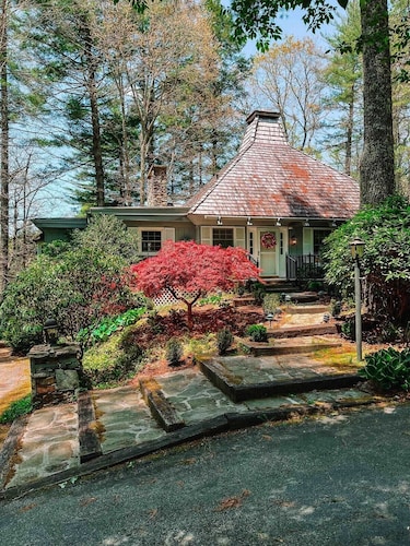 English Tea Garden Vacation Home with Large Patio