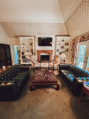 TV, fireplace, offices