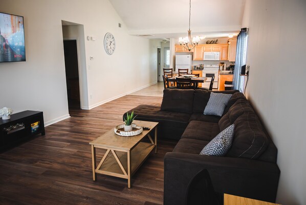 Smart TV - Best Location Centerville /Warner Robins/ 3 Bed 2 Bath (Centerville)