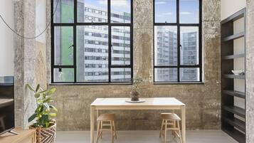 Deluxe Apartment | In-room dining