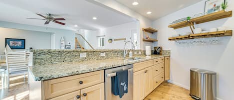 Fridge, microwave, stovetop, dishwasher