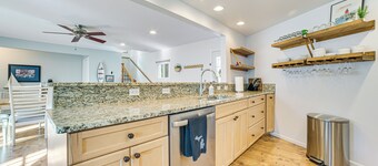 Cozy Michigan Retreat - Walk to Lake Charlevoix!