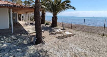 Beachfront/2Br/Garden/Bbq/SeaView/QuietRetreat