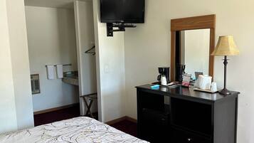 Basic Room | Individually furnished, free WiFi, bed sheets