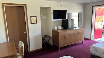 Basic Double Room | Individually furnished, free WiFi, bed sheets