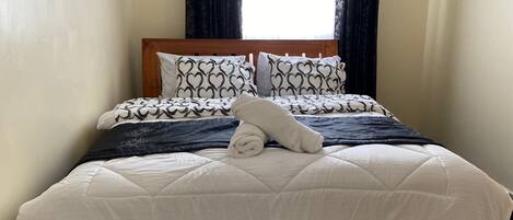 2 bedrooms, iron/ironing board, WiFi, bed sheets